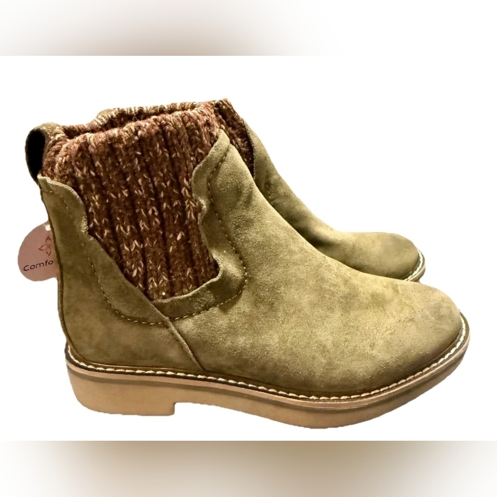 Comfortiva Women's Rawnie Rich Green Size 6 Suede Ankle Boots Sweater Shaft